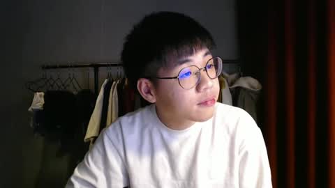 Snapshot of handsome_mannn chatting on December 13, 12:31 am handsome_mannn online show from December 13, 12:31 am