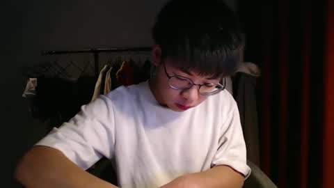 Snapshot of handsome_mannn chatting on December 13, 6:49 pm handsome_mannn online show from December 13, 6:49 pm