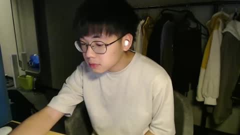 Snapshot of handsome_mannn chatting on December 20, 2:30 am handsome_mannn online show from December 20, 2:30 am