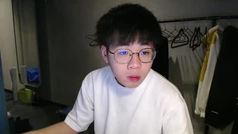 Snapshot of handsome_mannn chatting on December 21, 8:10 pm handsome_mannn online show from December 21, 8:10 pm