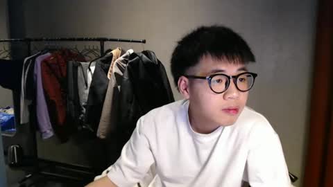 Snapshot of handsome_mannn chatting on March 3, 10:20 pm handsome_mannn online show from March 3, 10:20 pm