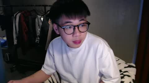 Snapshot of handsome_mannn chatting on March 4, 4:20 pm handsome_mannn online show from March 4, 4:20 pm