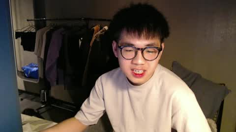 Snapshot of handsome_mannn chatting on March 10, 11:16 pm handsome_mannn online show from March 10, 11:16 pm