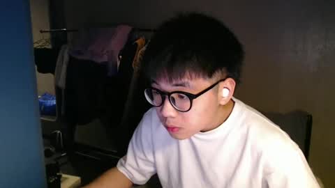 Snapshot of handsome_mannn chatting on March 12, 9:13 pm handsome_mannn online show from March 12, 9:13 pm