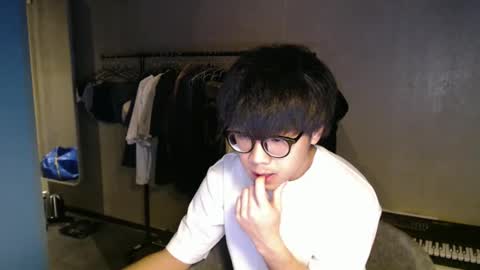 Snapshot of handsome_mannn chatting on December 13, 11:32 pm handsome_mannn online show from December 13, 11:32 pm