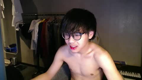 handsome_mannn online show from May 15, 9:22 pm