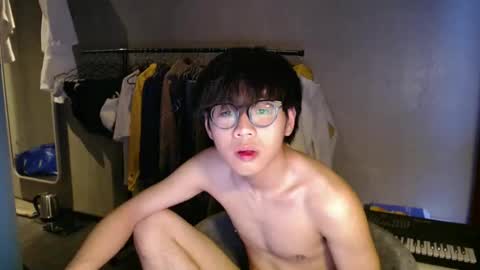 handsome_mannn online show from May 17, 7:10 pm