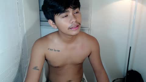 Snapshot of handsome_vanana chatting on February 12, 11:07 am handsome_vanana online show from February 12, 11:07 am
