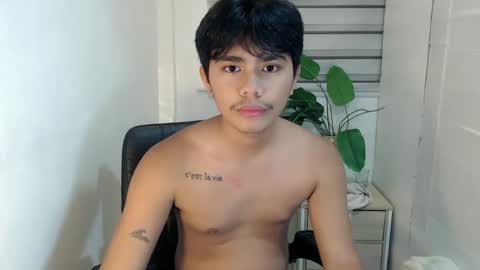 Snapshot of handsome_vanana chatting on February 13, 10:12 am handsome_vanana online show from February 13, 10:12 am