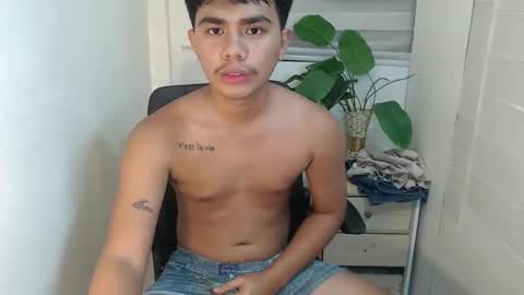 Snapshot of handsome_vanana chatting on February 23, 3:02 am handsome_vanana online show from February 23, 3:02 am