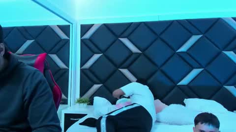 leonardfarrucknick and otis online show from November 26, 1:56 pm