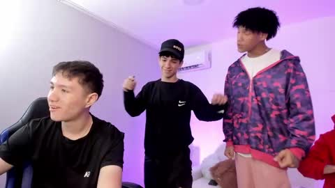 leonardfarrucknick and otis online show from May 27, 8:50 pm