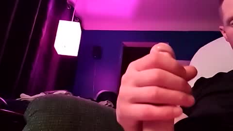 Snapshot of handsomerob42 chatting on October 5, 10:24 am handsomerob42 online show from October 5, 10:24 am