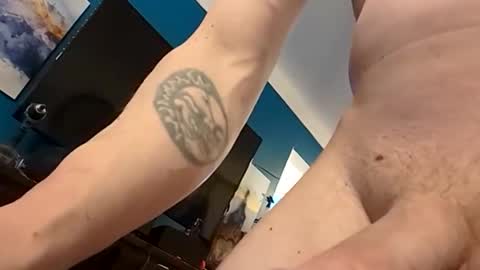 Snapshot of handsomerob42 chatting on February 2, 8:07 pm handsomerob42 online show from February 2, 8:07 pm