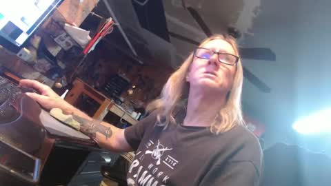 Handystudman online show from February 12, 9:43 pm