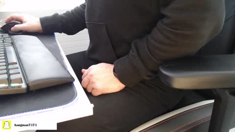 Snapshot of hangman73 chatting on January 30, 10:50 am Hangman online show from January 30, 10:50 am