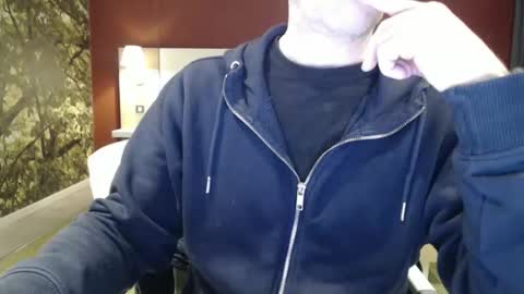 Snapshot of hangman73 chatting on February 9, 11:31 pm Hangman online show from February 9, 11:31 pm