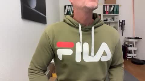 hanky online show from December 3, 8:23 am