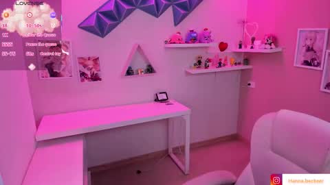 hanna  online show from March 3, 1:06 pm