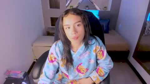 Snapshot of hanna_bloomm chatting on June 14, 2:30 pm Hanna online show from June 14, 2:30 pm