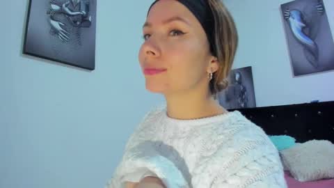 Snapshot of hanna_cute111 chatting on November 21, 10:19 pm Hanna online show from November 21, 10:19 pm