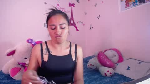 Snapshot of hanna_girl21 chatting on April 3, 8:29 pm HANNA online show from April 3, 8:29 pm