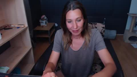 Snapshot of hanna_ha chatting on June 19, 7:06 pm hanna_ha online show from June 19, 7:06 pm