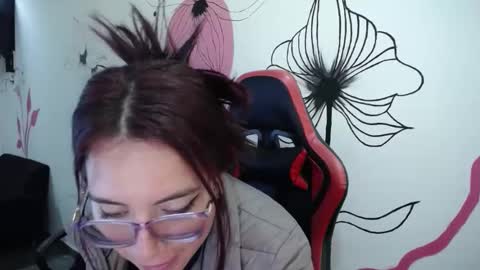 Snapshot of hanna_hot77 chatting on May 18, 1:28 pm mara online show from May 18, 1:28 pm