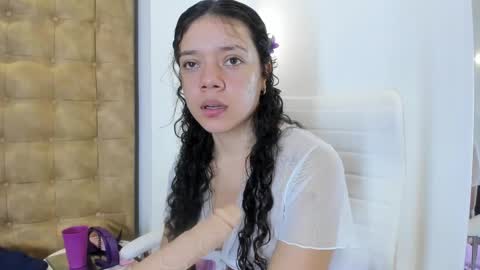 Snapshot of hanna_jadidi chatting on February 18, 4:15 am Hanna online show from February 18, 4:15 am