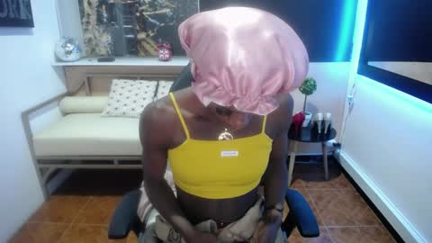 hanna_lamber online show from December 4, 10:02 am