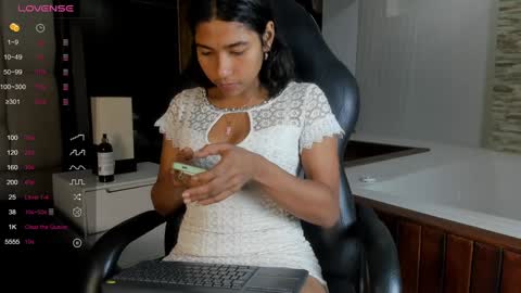 Hanna lens online show from December 10, 3:12 pm