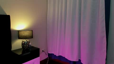 hanna_vell11 online show from May 2, 2:38 am