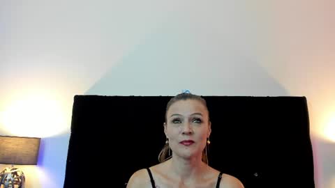 hanna_vell11 online show from July 8, 2:38 am