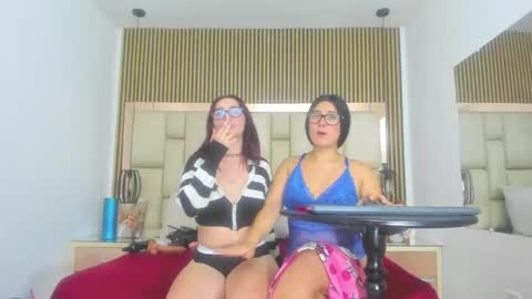 Snapshot of hannaandcherri chatting on November 24, 8:08 pm hannaANDcherri online show from November 24, 8:08 pm