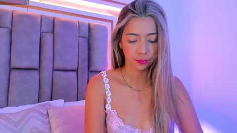 Snapshot of hannabronw chatting on February 26, 12:09 am Eliana online show from February 26, 12:09 am