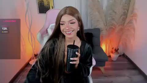 Snapshot of hannaferrati chatting on June 16, 3:42 am hanna online show from June 16, 3:42 am
