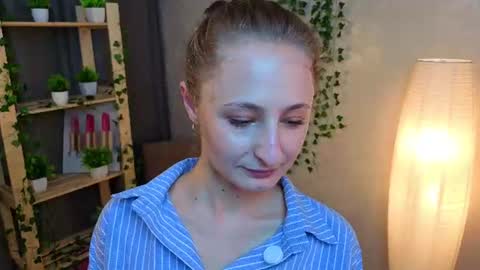 Snapshot of hannaflowerer chatting on July 7, 7:23 am SuperHotHannah3 online show from July 7, 7:23 am
