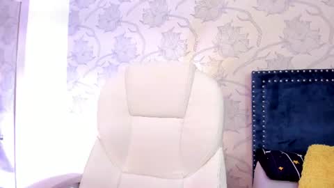 Snapshot of hannagh1_ chatting on July 14, 6:13 pm online show from July 14, 6:13 pm