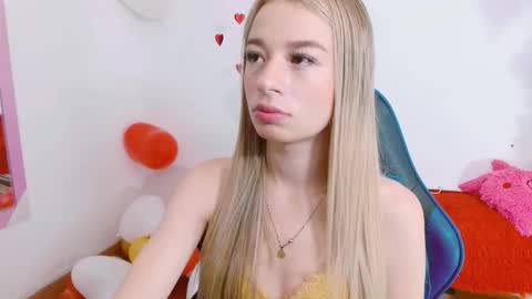 Snapshot of hannah_026 chatting on September 14, 12:37 pm Hannah 027 online show from September 14, 12:37 pm