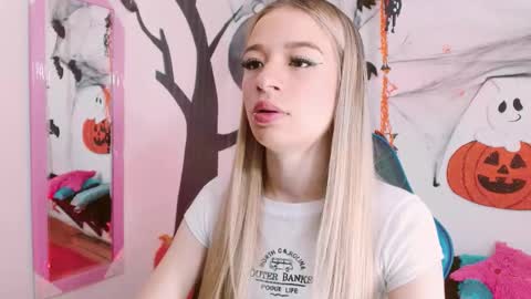 Snapshot of hannah_026 chatting on October 20, 10:49 am Hannah 027 online show from October 20, 10:49 am