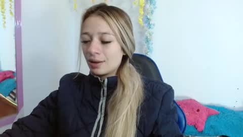 Snapshot of hannah_026 chatting on November 6, 10:27 am Hannah 027 online show from November 6, 10:27 am