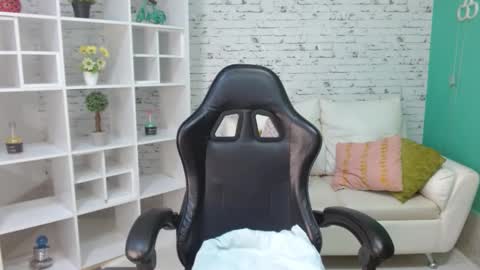 Hannah  online show from October 13, 11:21 am