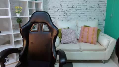 Hannah  online show from October 14, 11:22 am