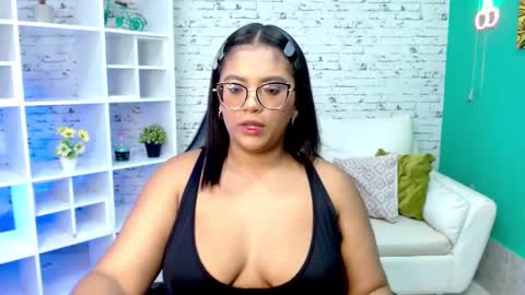 Hannah  online show from November 6, 11:33 am