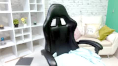 Hannah  online show from November 16, 11:16 am