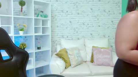 Hannah  online show from December 2, 11:15 am