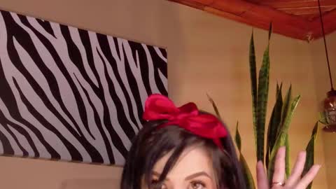 Hannah  online show from October 1, 8:48 pm