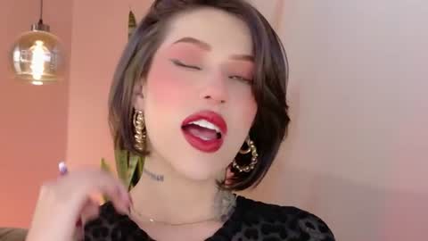 Hannah  online show from June 14, 2:24 am