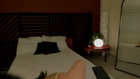 Hannah online show from May 2, 9:53 pm