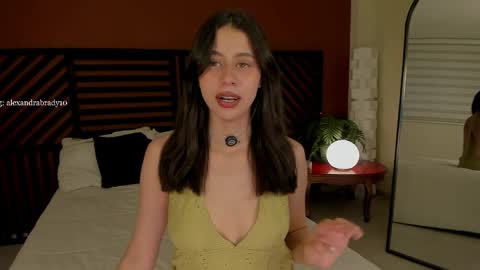 Hannah online show from May 6, 10:15 pm